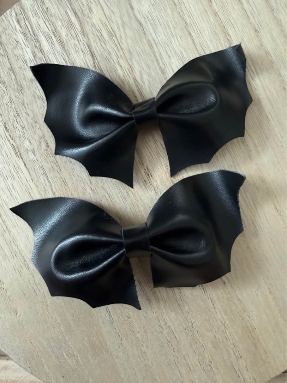 Set of 2- 4” Bat Bows